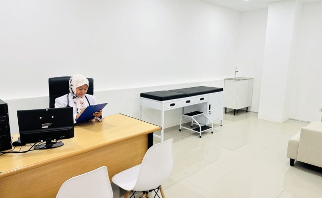 Klinik consult room